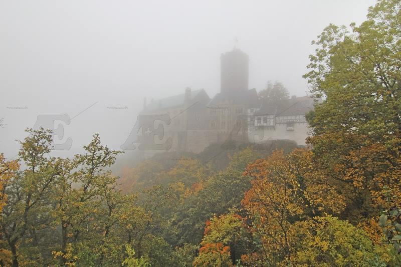 Wartburg im Herbstnebel